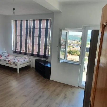 Arbi Home Pensjonat Kukes